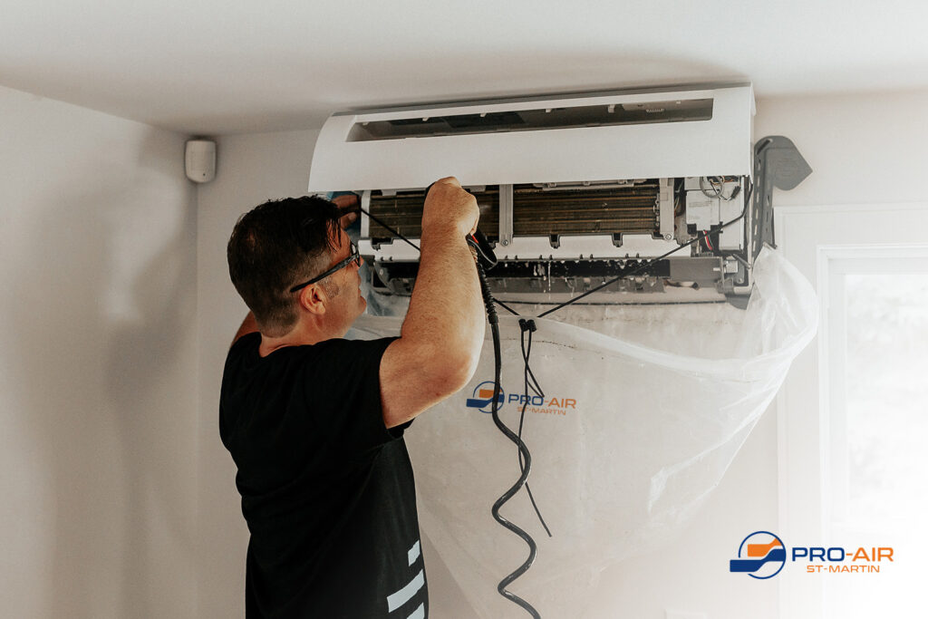 Nettoyer Thermopompe Murale : L’Entretien Essentiel pour Votre Confort